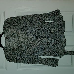 Women's 3/4 length blouse, to be worn over a camisole, shell, tank. Size M.